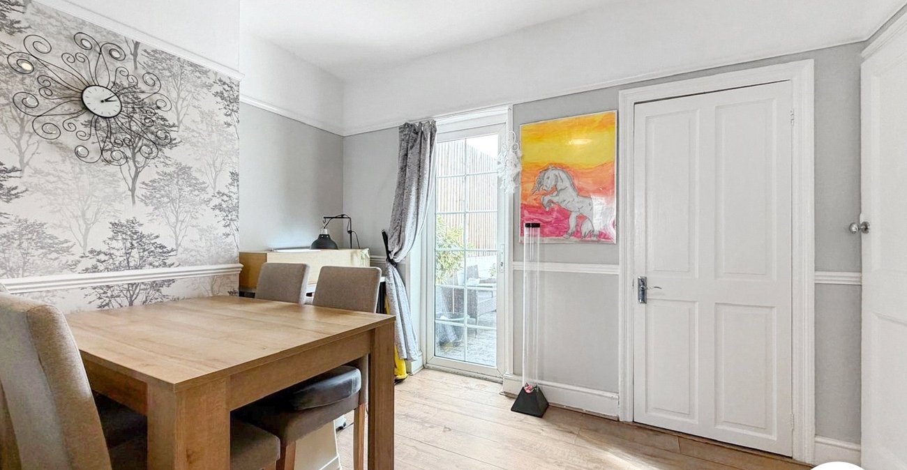 2 bedroom house to rent in London | 