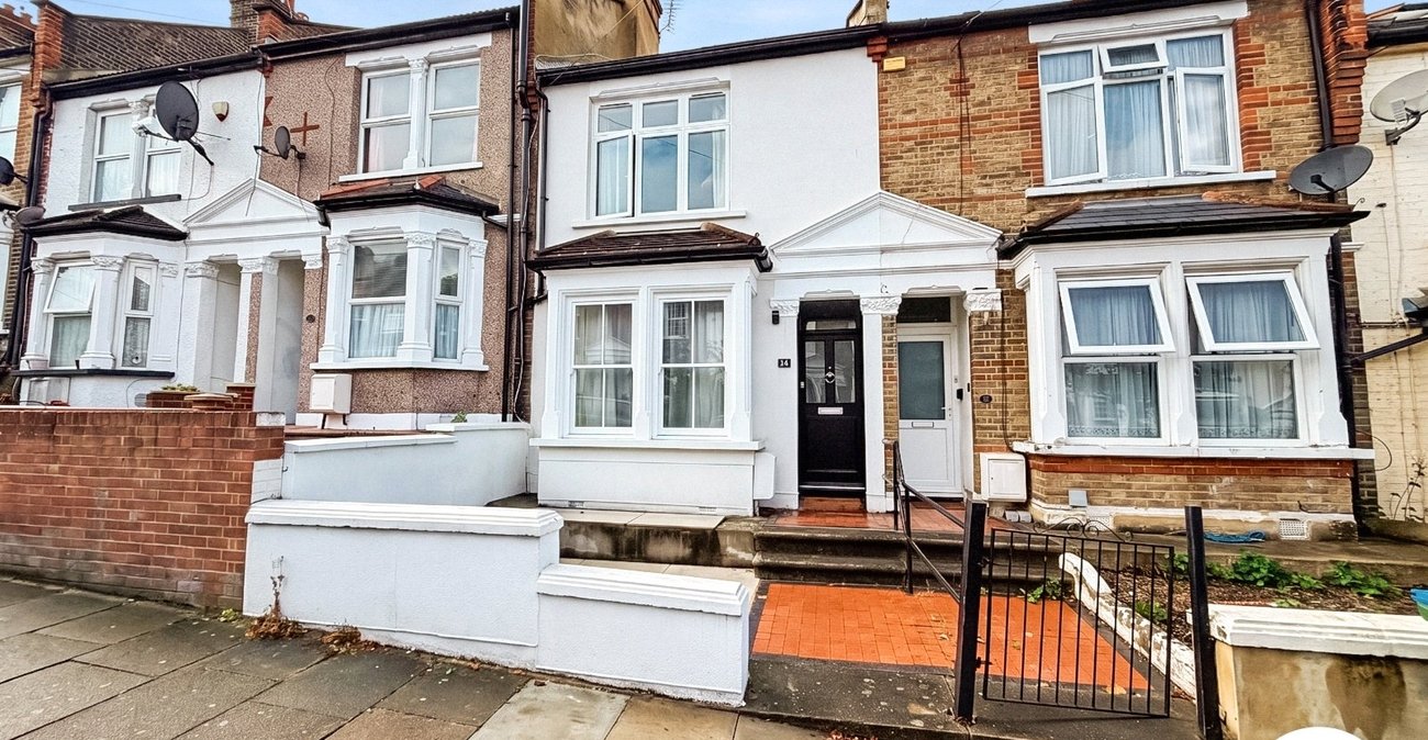 2 bedroom house to rent in London | 