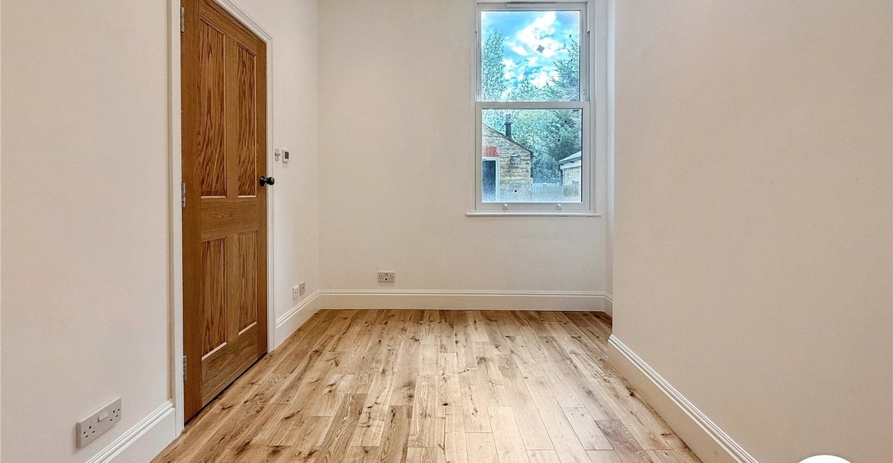 2 bedroom property to rent in London | Robinson Jackson