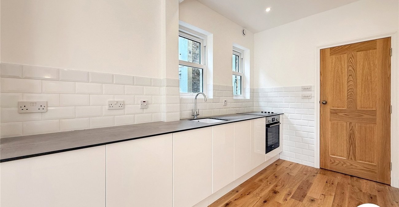 2 bedroom property to rent in London | Robinson Jackson