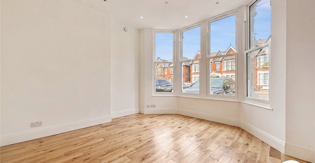 2 bedroom property to rent in London | Robinson Jackson