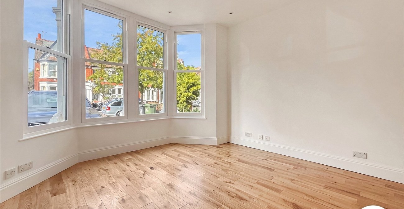 2 bedroom property to rent in London | Robinson Jackson