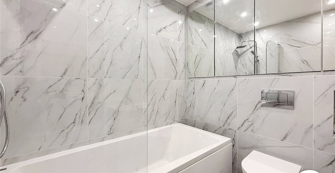 2 bedroom property to rent in London | Robinson Jackson