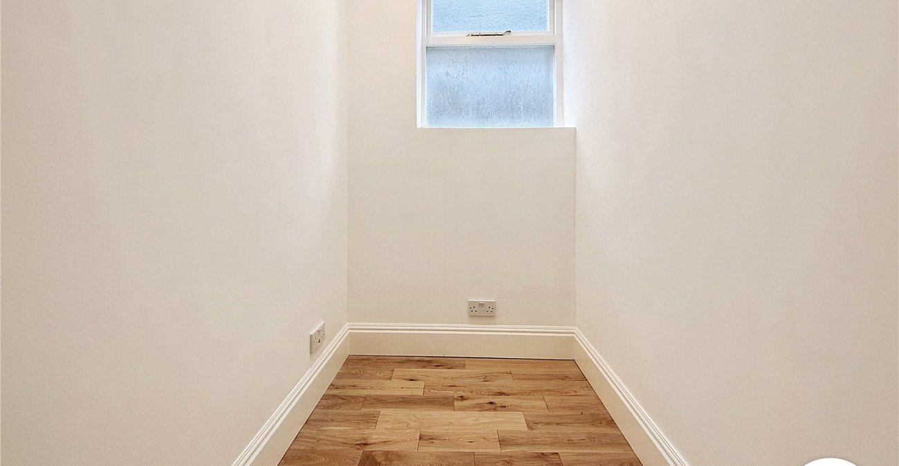 2 bedroom property to rent in London | Robinson Jackson