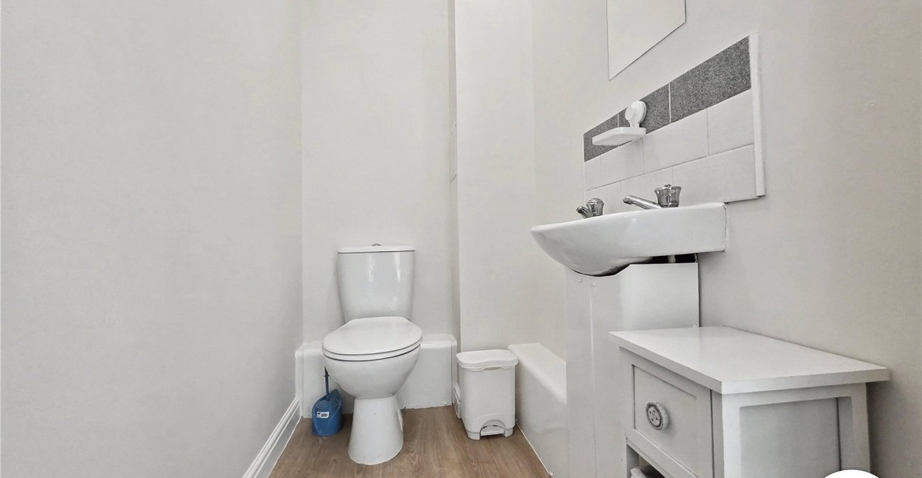 2 bedroom property to rent in London | Robinson Jackson
