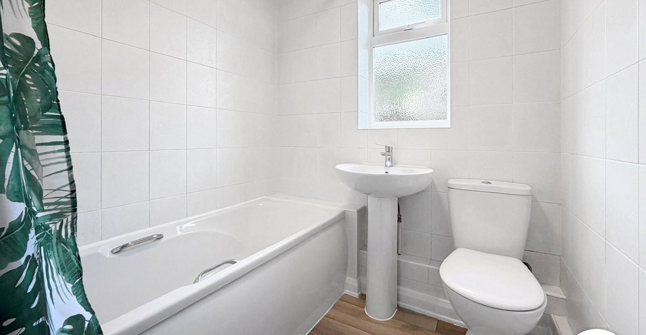 2 bedroom property to rent in Rochester | Robinson Michael & Jackson