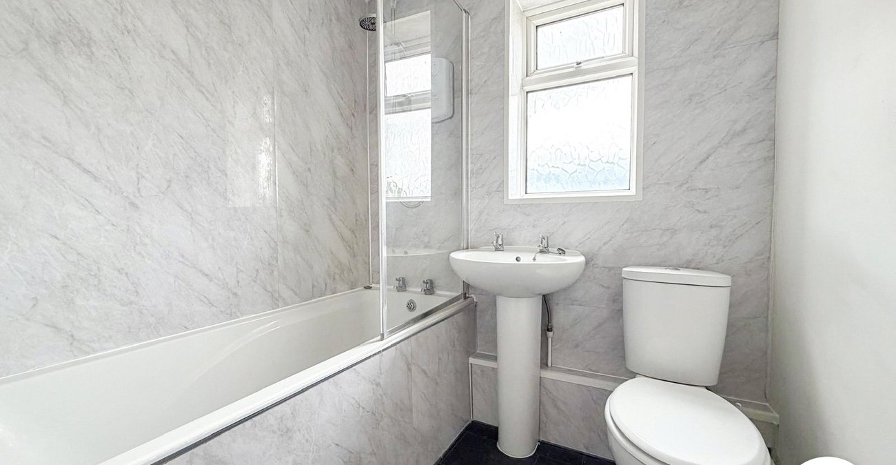 1 bedroom property to rent in Rochester | Robinson Michael & Jackson