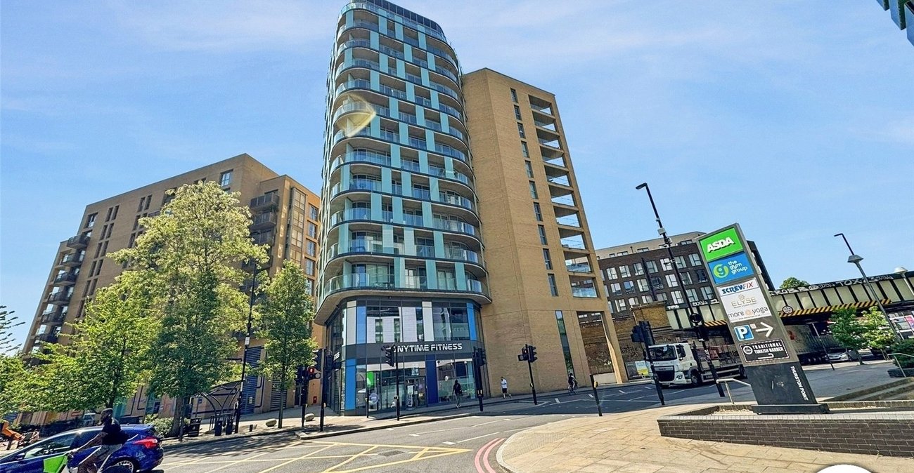 2 bedroom property to rent in Lewisham | Robinson Jackson