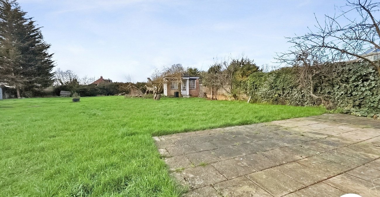 4 bedroom bungalow to rent in Bexley | Robinson Jackson