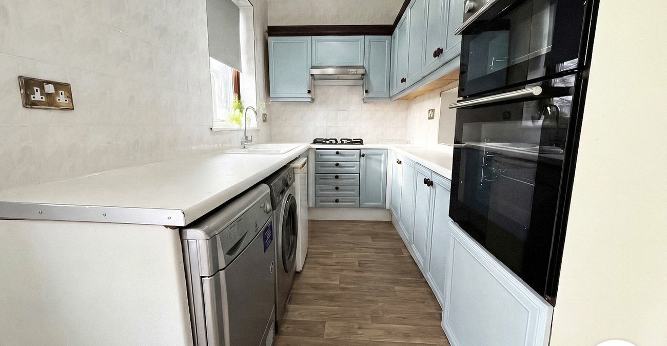 4 bedroom bungalow to rent in Bexley | Robinson Jackson