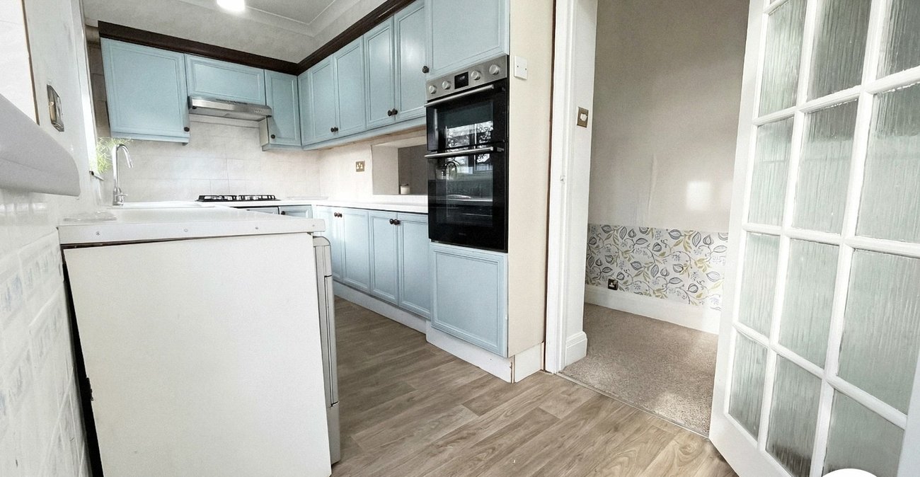 4 bedroom bungalow to rent in Bexley | Robinson Jackson