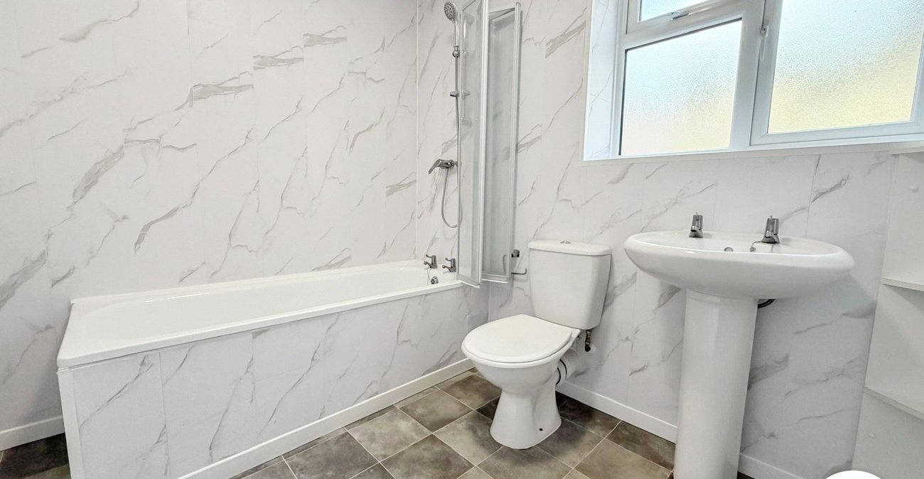 3 bedroom house to rent in Rochester | Robinson Michael & Jackson