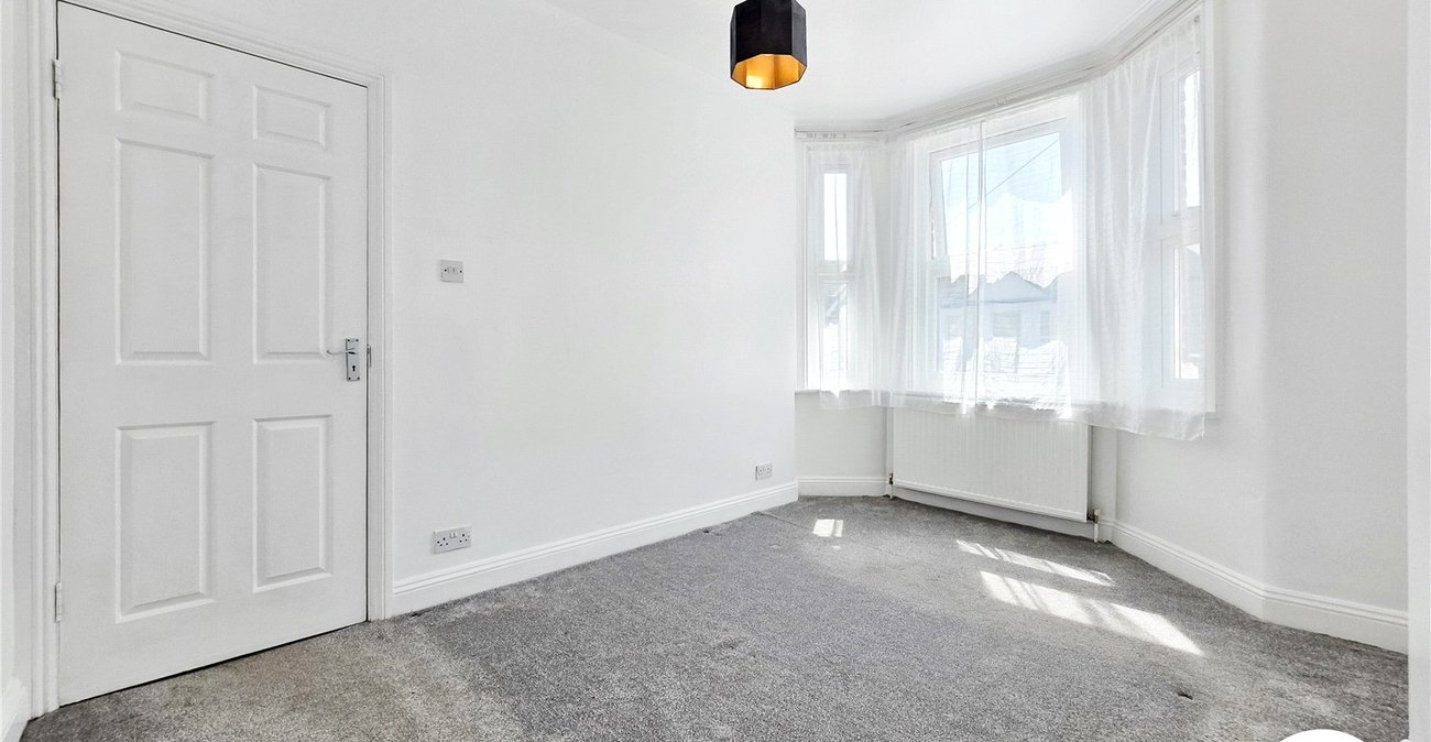 3 bedroom house to rent in London | Robinson Jackson