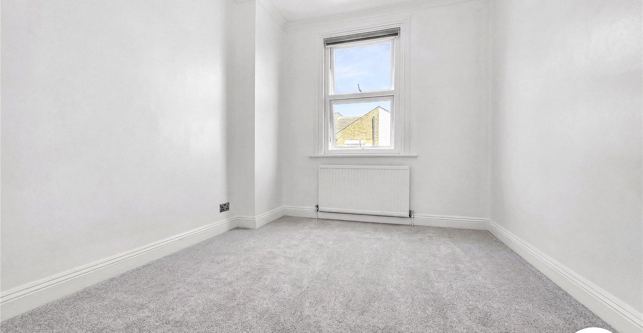 3 bedroom house to rent in London | Robinson Jackson