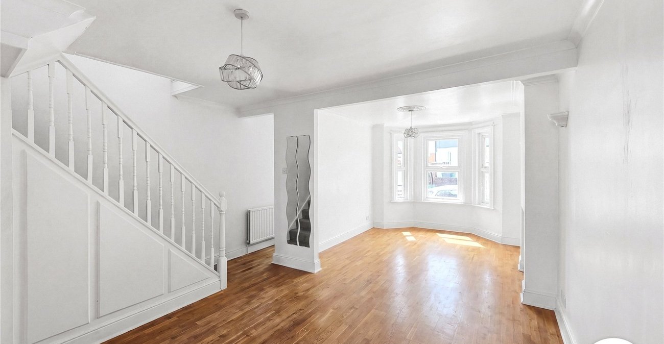 3 bedroom house to rent in London | Robinson Jackson