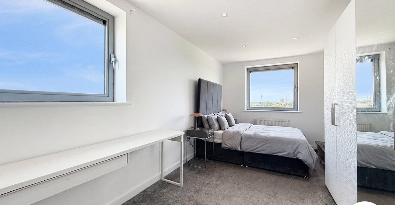 2 bedroom property to rent in London | 