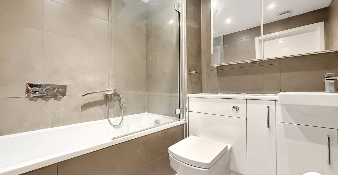 2 bedroom property to rent in London | 