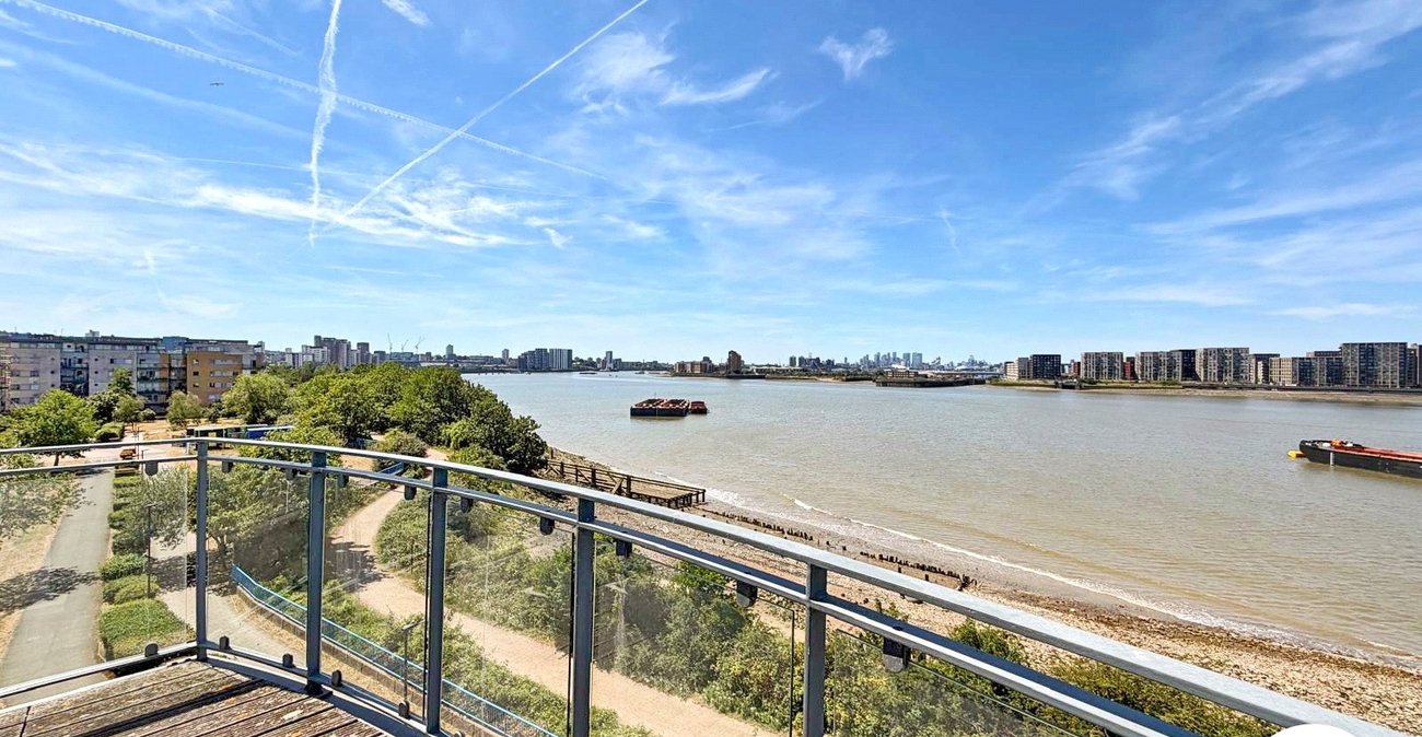 2 bedroom property to rent in London | 