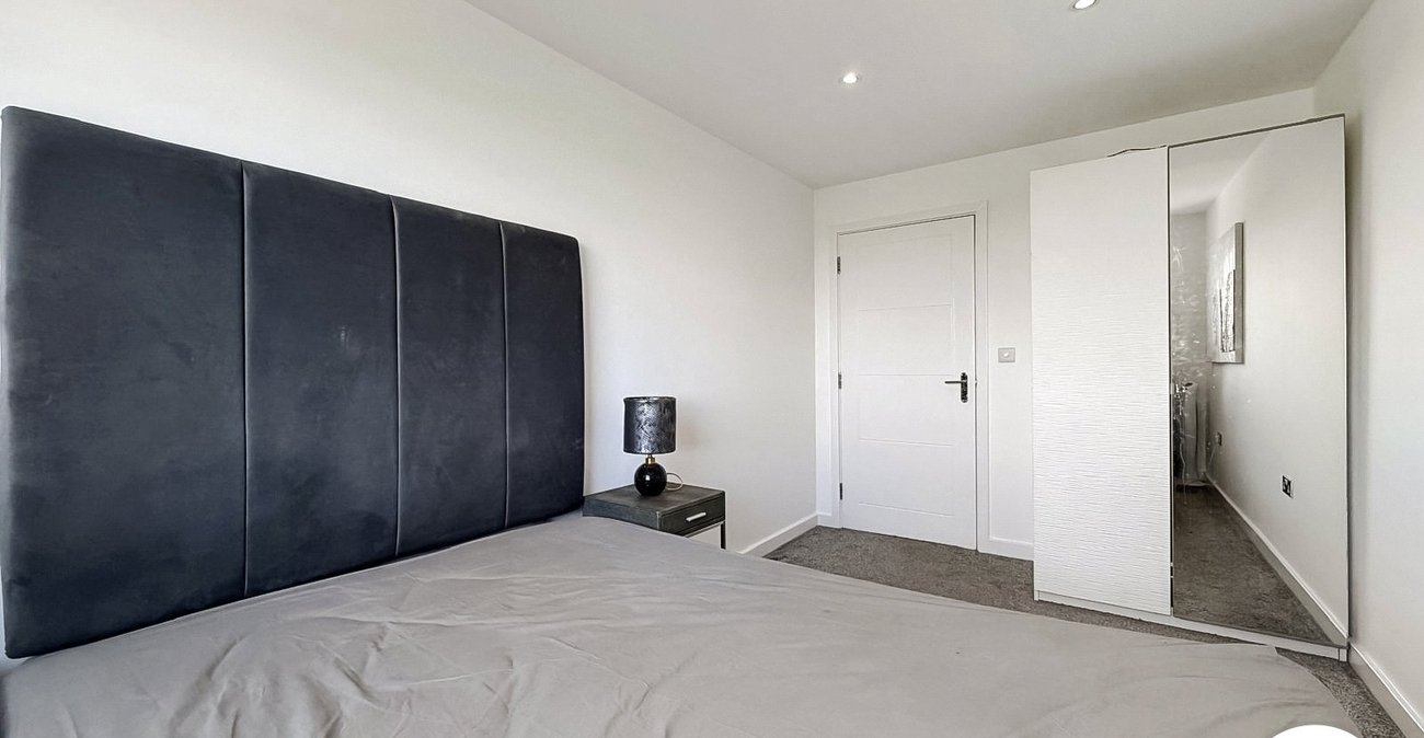 2 bedroom property to rent in London | 