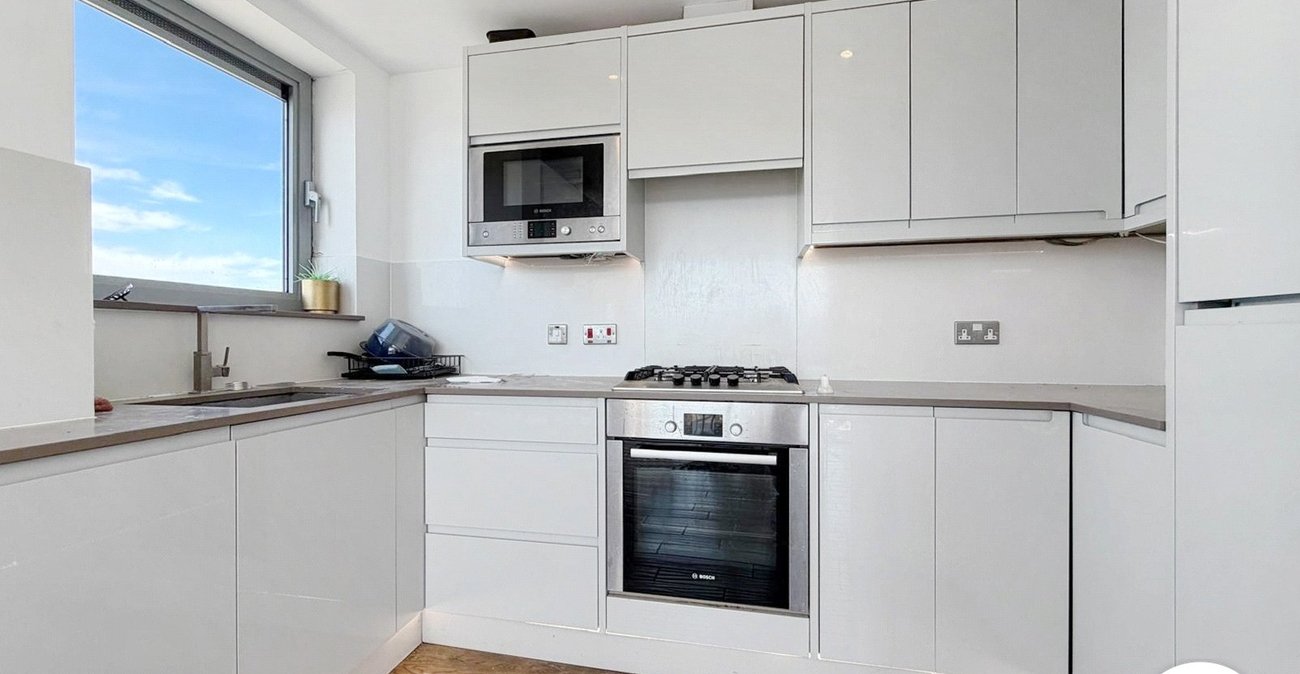 2 bedroom property to rent in London | 
