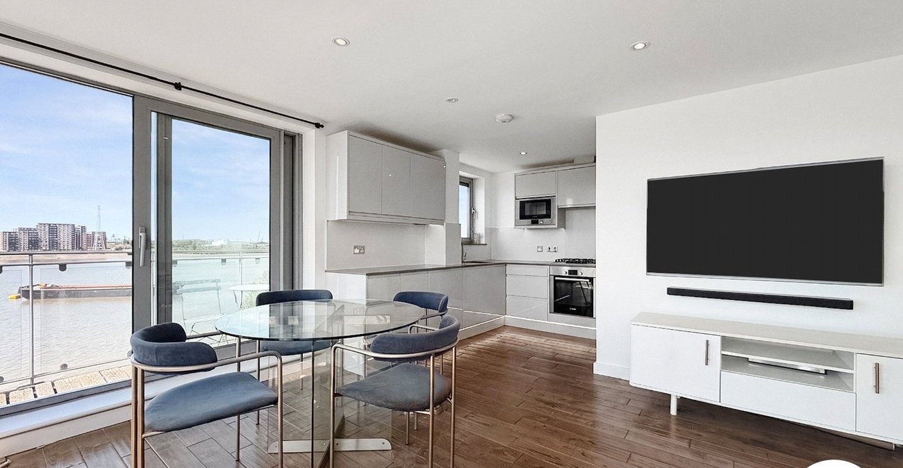 2 bedroom property to rent in London | 