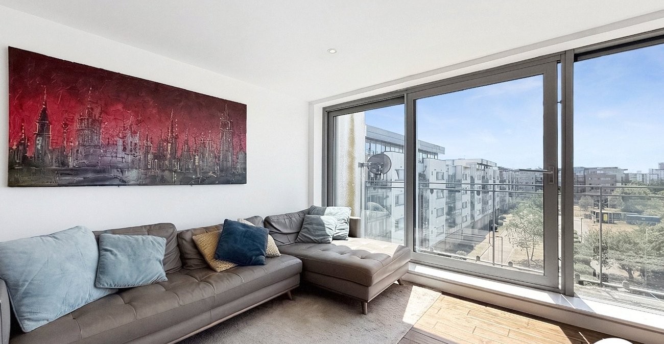2 bedroom property to rent in London | 
