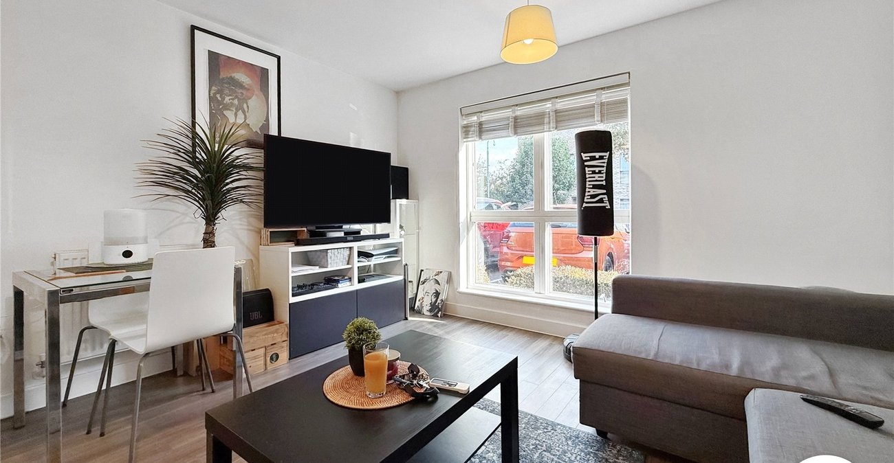 1 bedroom property to rent in Adenmore Road | Robinson Jackson