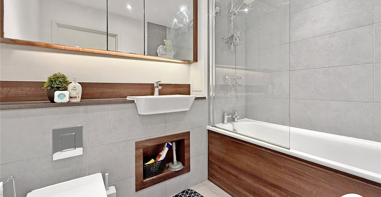 1 bedroom property to rent in Adenmore Road | Robinson Jackson