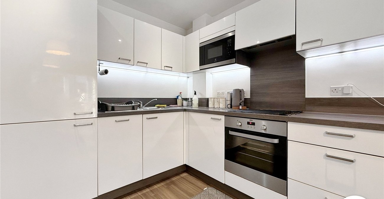 1 bedroom property to rent in Adenmore Road | Robinson Jackson