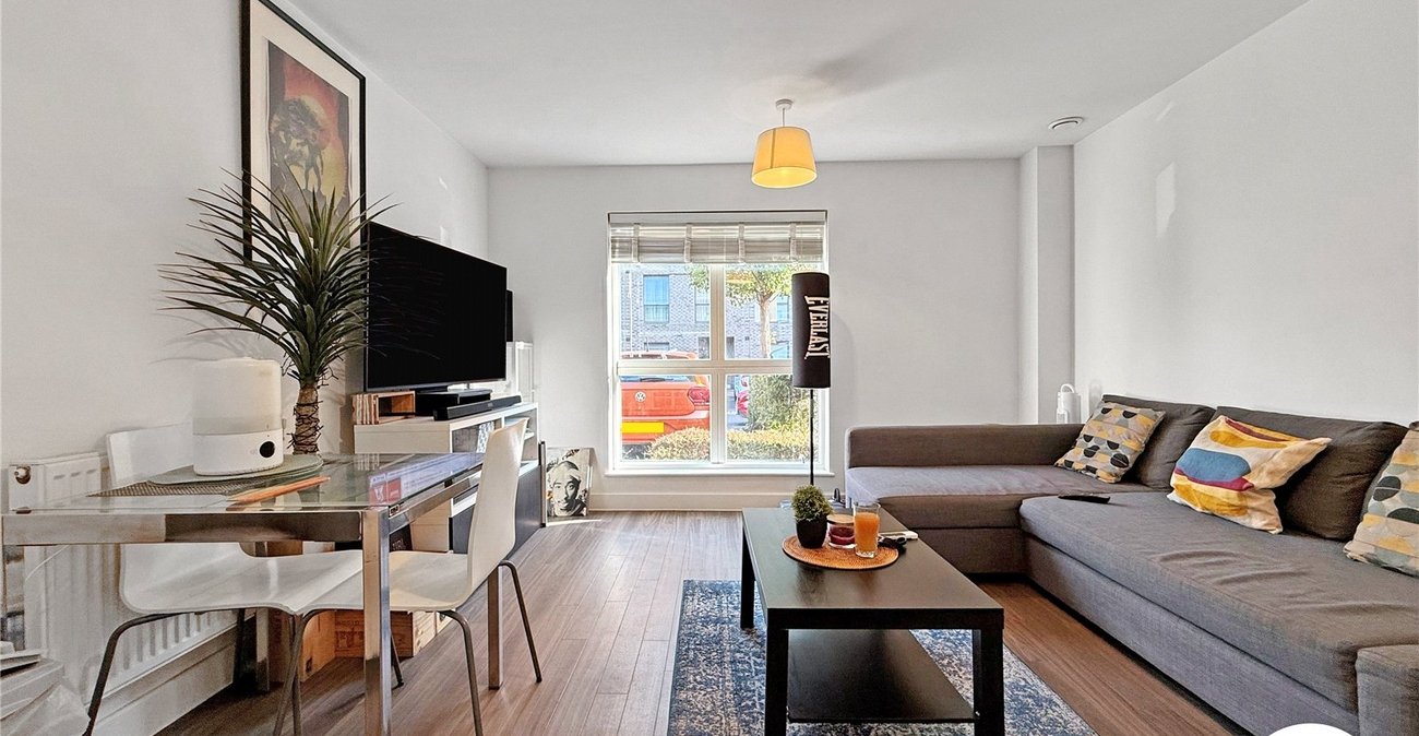 1 bedroom property to rent in Adenmore Road | Robinson Jackson