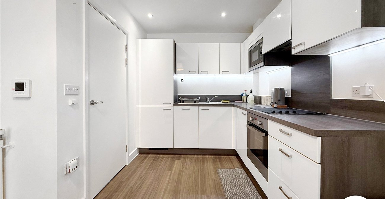 1 bedroom property to rent in Adenmore Road | Robinson Jackson