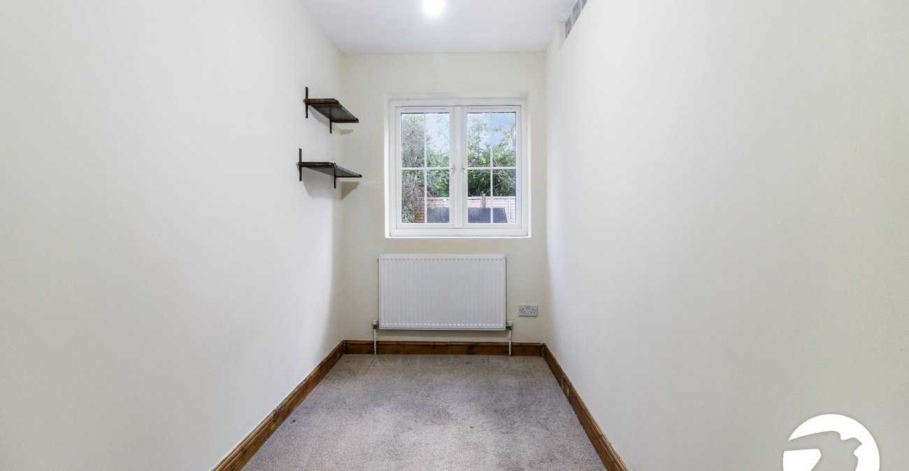 2 bedroom house to rent in London | Robinson Jackson