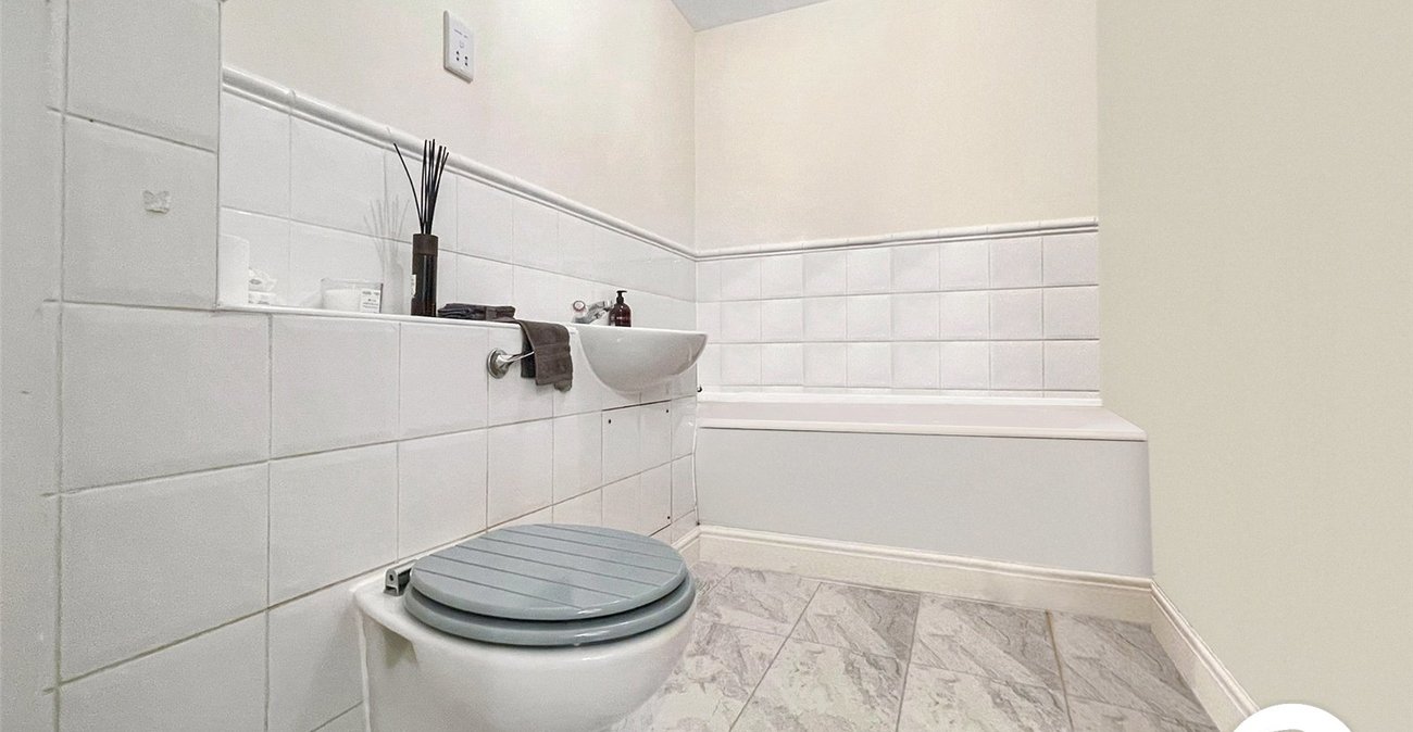 2 bedroom property to rent in Dartford | Robinson Jackson