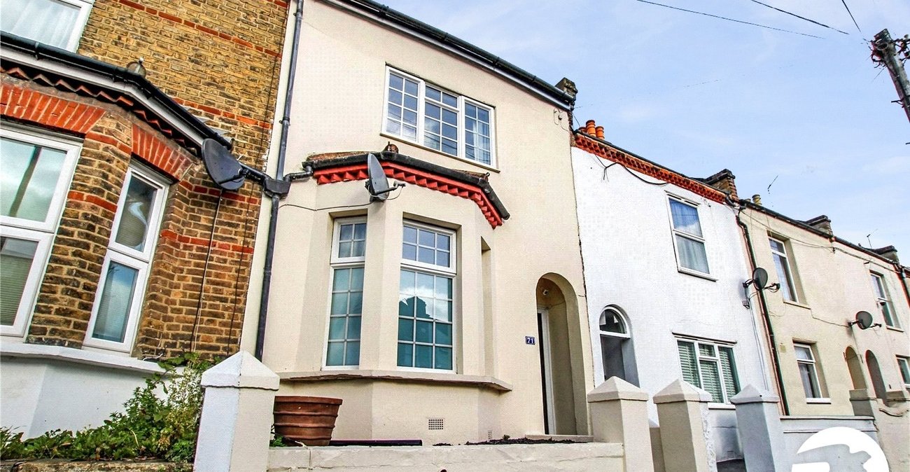 3 bedroom house to rent in Plumstead Common | 