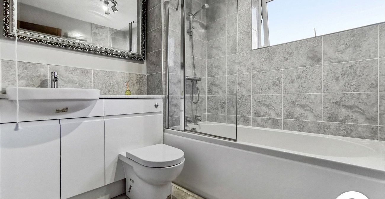 2 bedroom property to rent in Orpington | Robinson Jackson