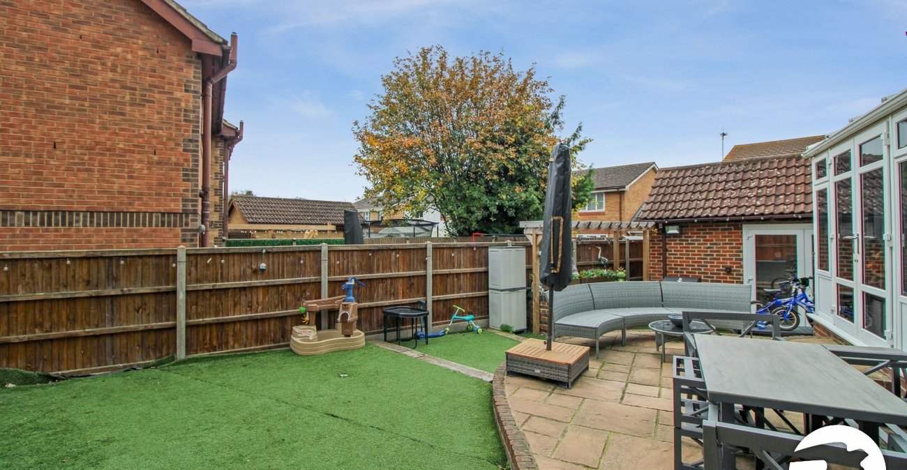 5 bedroom house to rent in Greenhithe | Robinson Michael & Jackson