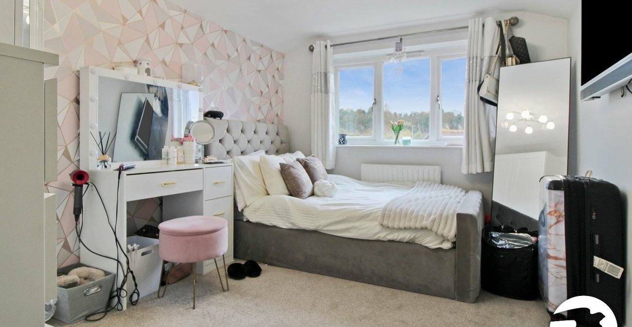 5 bedroom house to rent in Greenhithe | Robinson Michael & Jackson