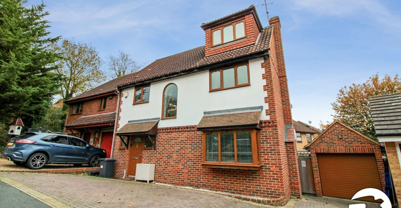 5 bedroom house to rent in Greenhithe | Robinson Michael & Jackson