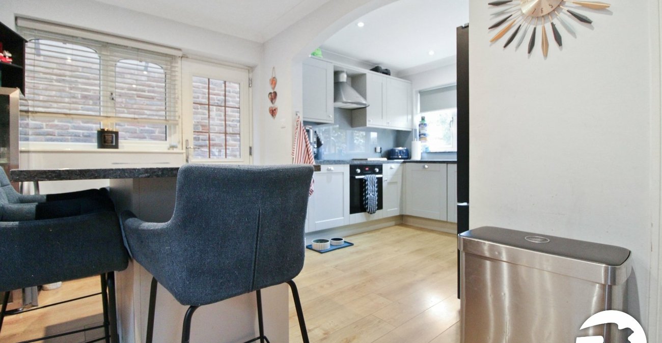 5 bedroom house to rent in Greenhithe | Robinson Michael & Jackson