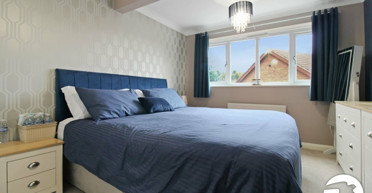 5 bedroom house to rent in Greenhithe | Robinson Michael & Jackson