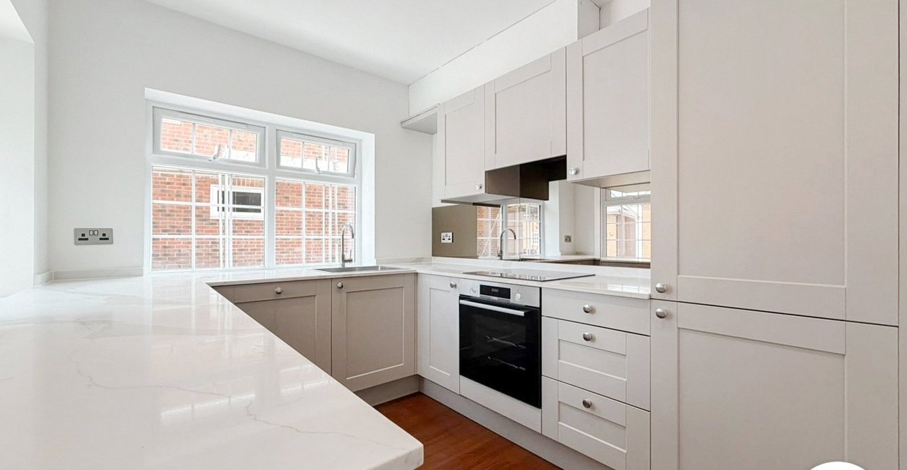 2 bedroom property to rent in London | 
