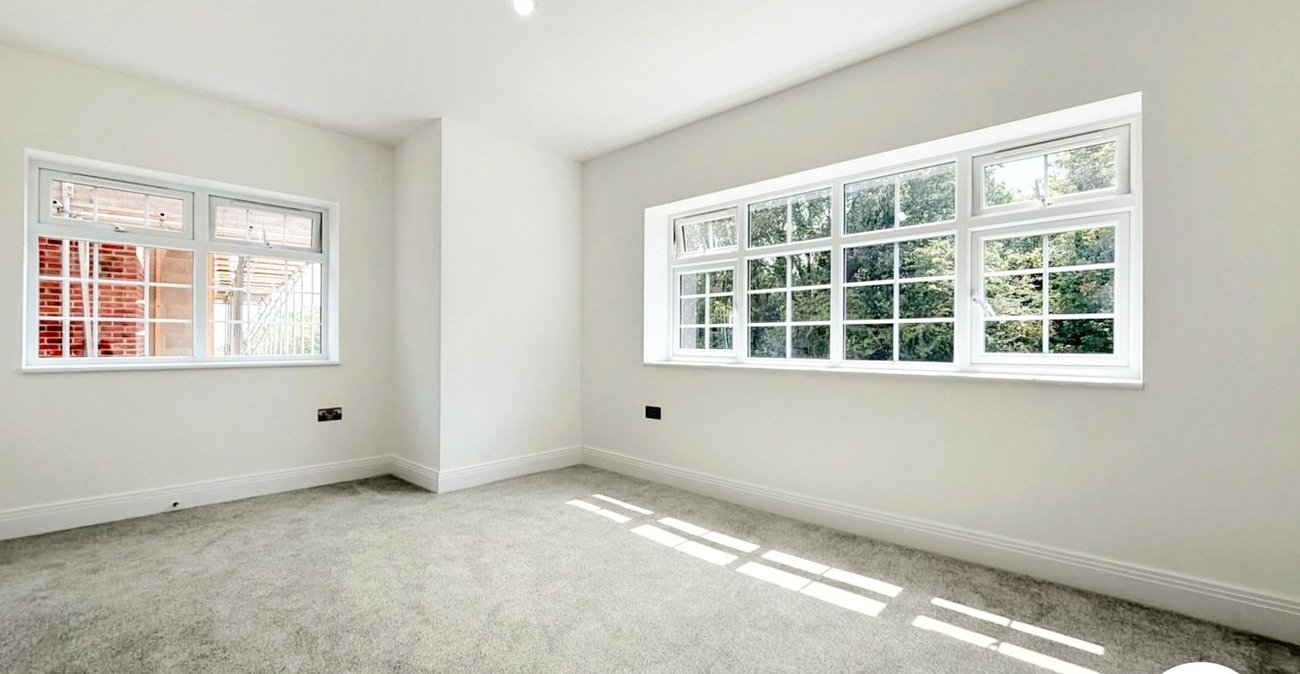 2 bedroom property to rent in London | 