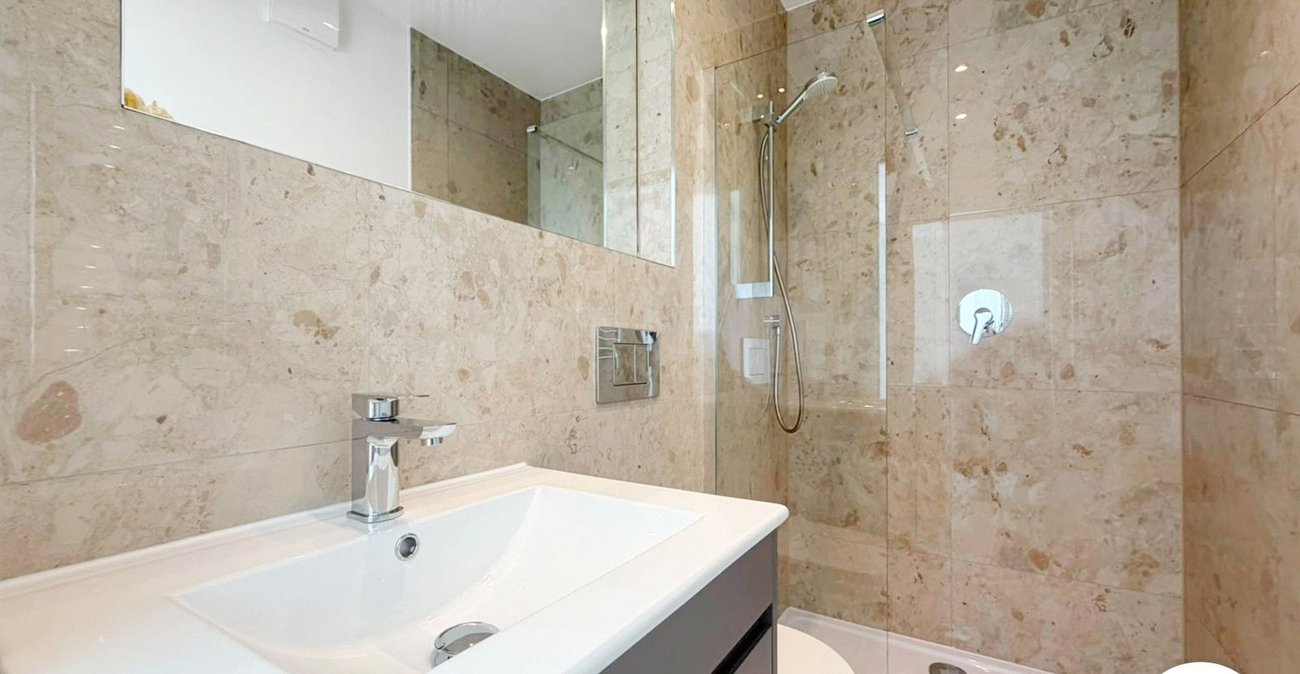 2 bedroom property to rent in London | 