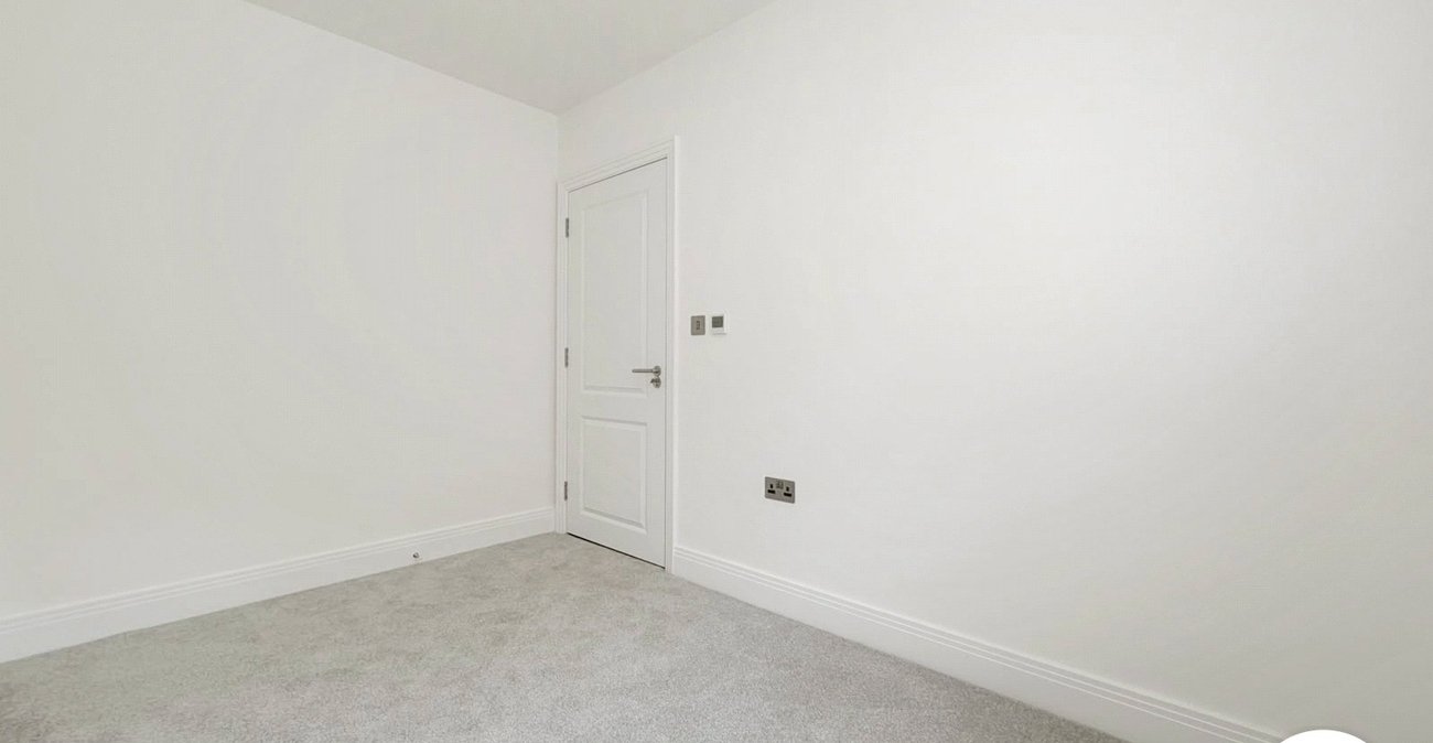 2 bedroom property to rent in London | 