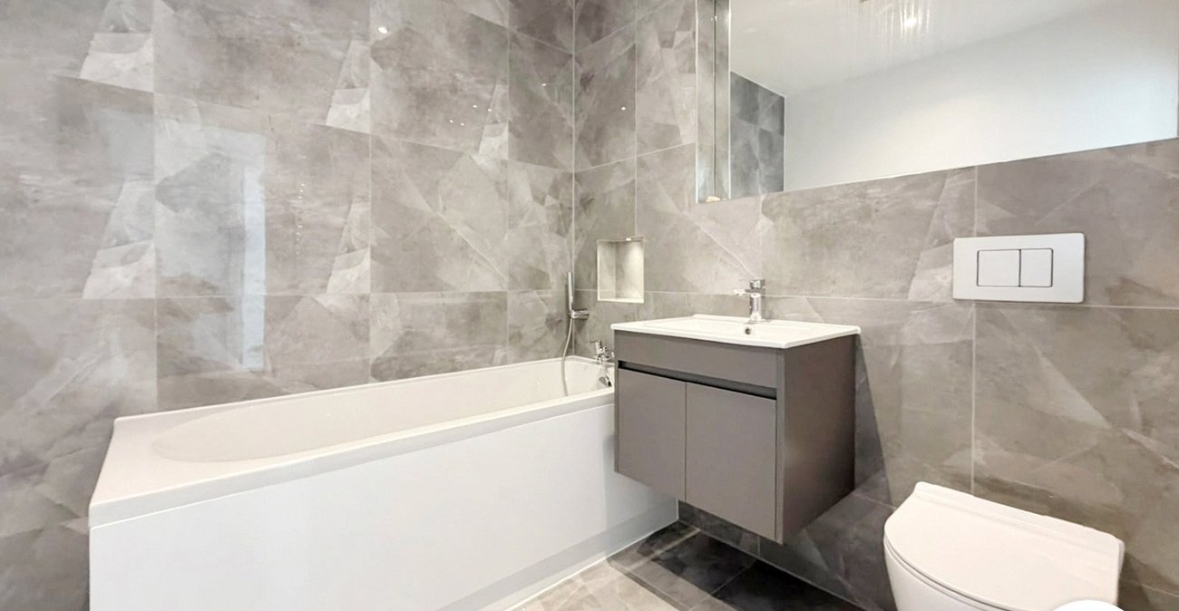 2 bedroom property to rent in London | 