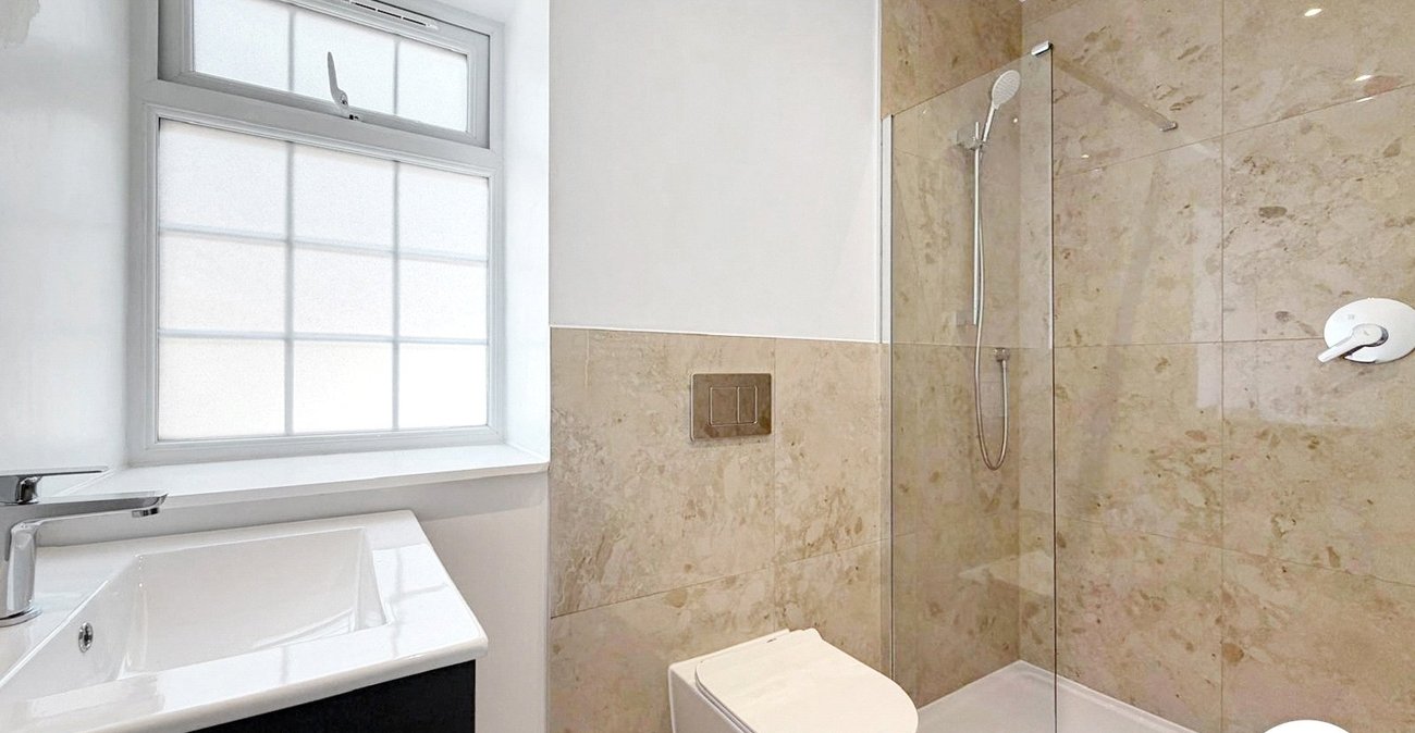 2 bedroom property to rent in London | 