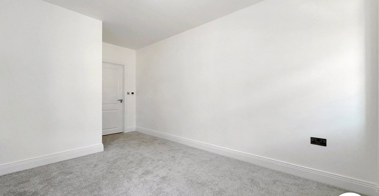 2 bedroom property to rent in London | 