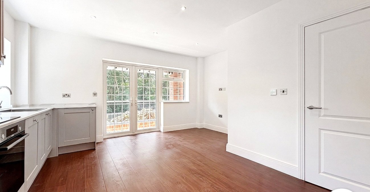 2 bedroom property to rent in London | 