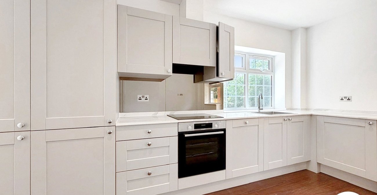 2 bedroom property to rent in London | 