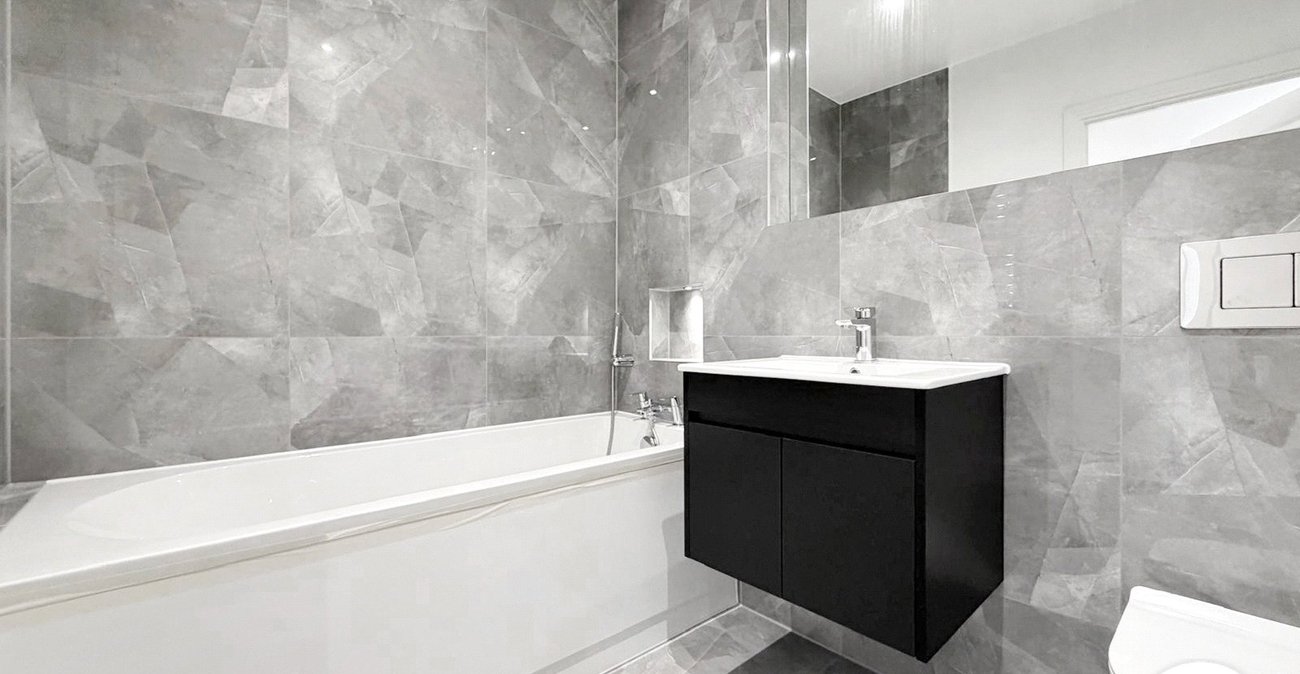 2 bedroom property to rent in London | 